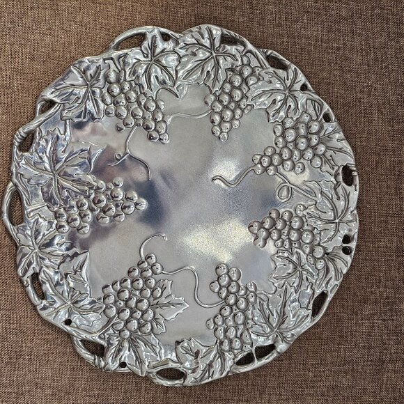 Gorgeous 1995 Aluminum Grape Design Arthur Court Round Serveware Platter 12" - Picture 3 of 12